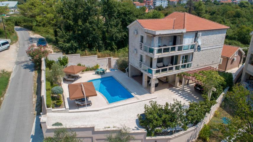 New villa with pool and garage in Bonici, Tivat