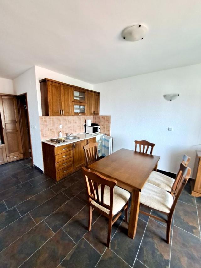 Spacious studio with sea views in Utekha