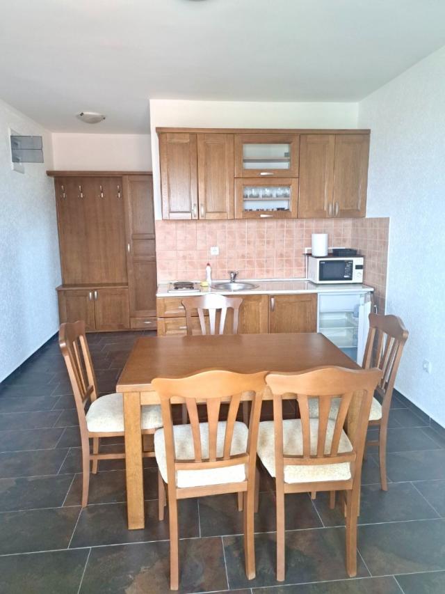 Spacious studio with sea views in Utekha
