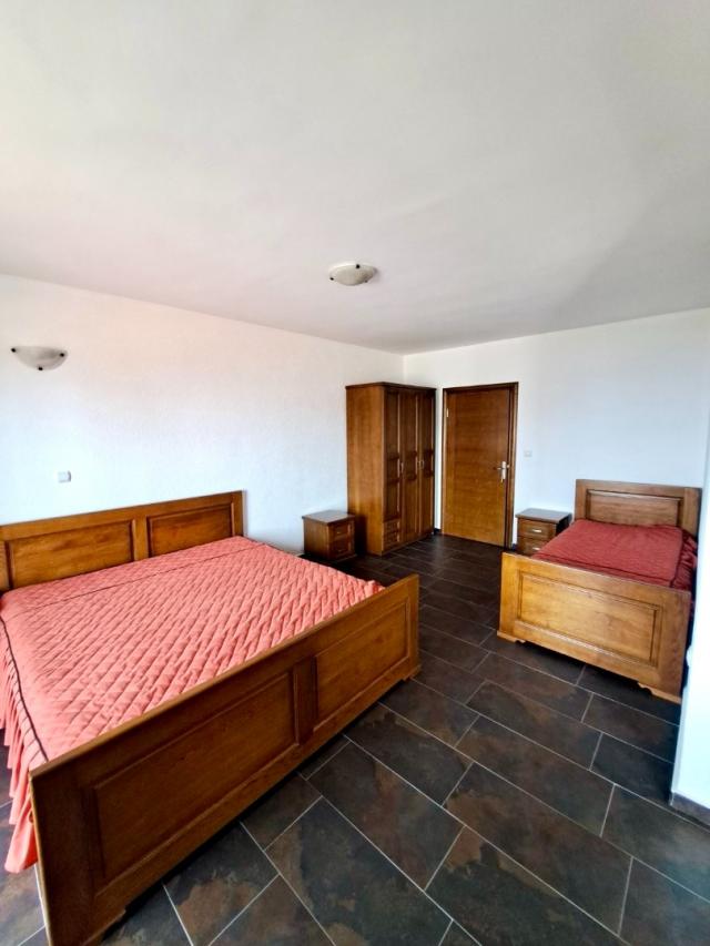 Spacious studio with sea views in Utekha