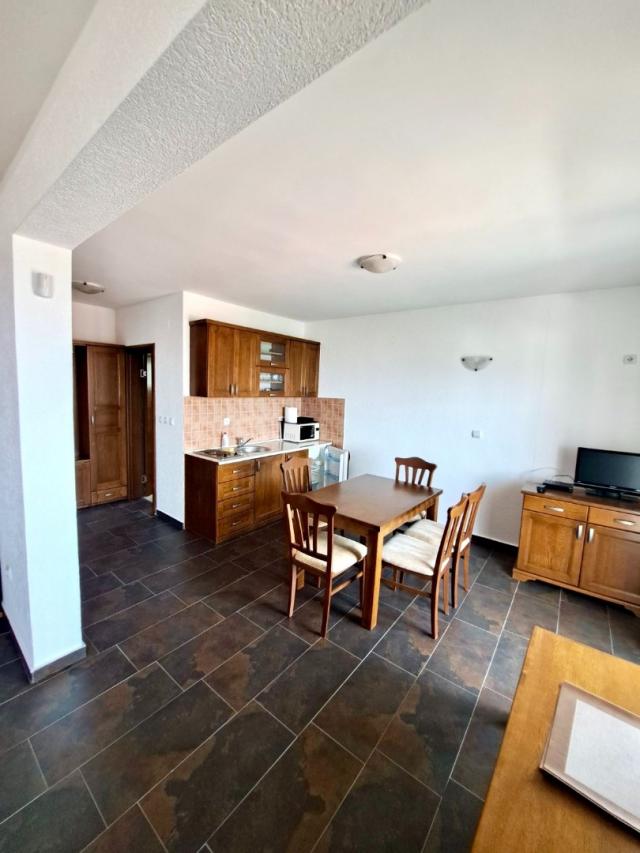 Spacious studio with sea views in Utekha