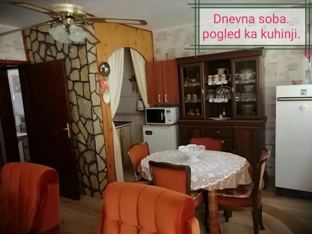 The house is located in the town of Djurmani