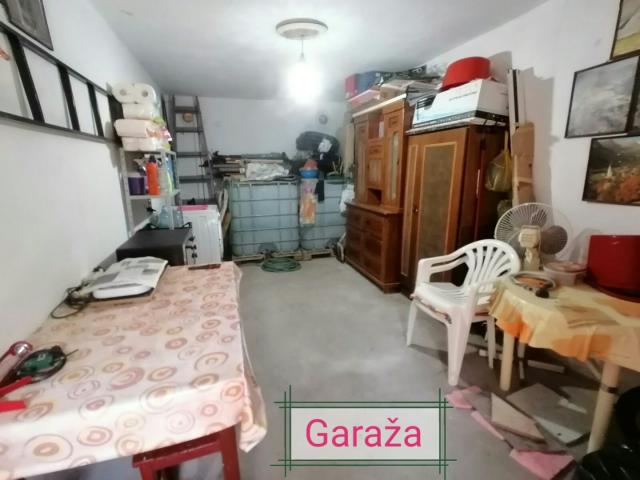 The house is located in the town of Djurmani