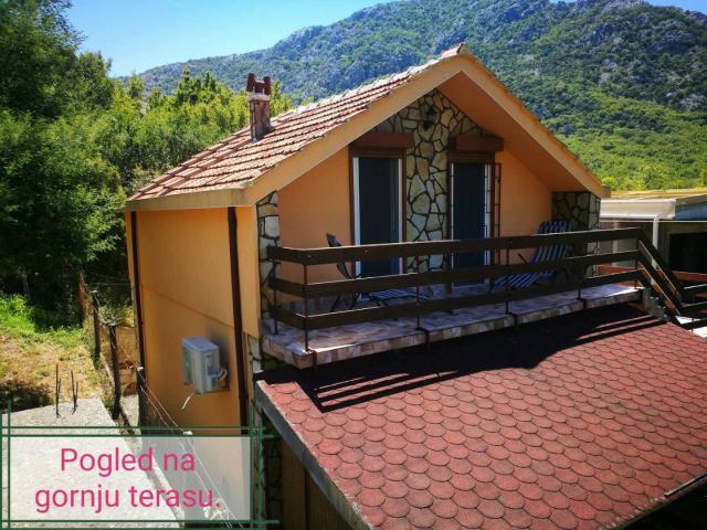 The house is located in the town of Djurmani