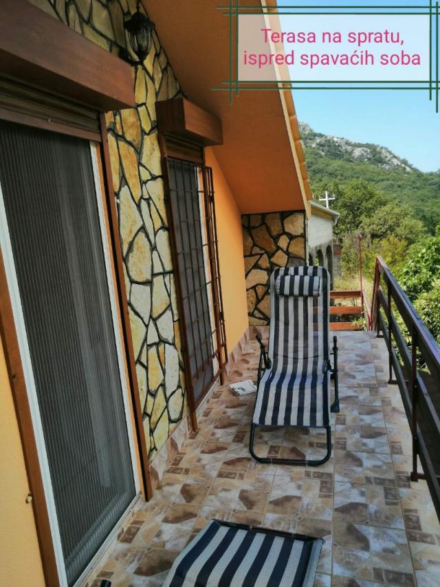 The house is located in the town of Djurmani
