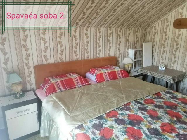 The house is located in the town of Djurmani
