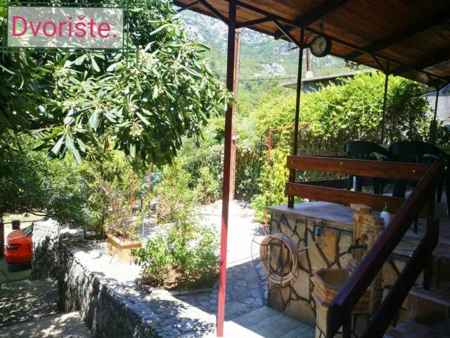 The house is located in the town of Djurmani