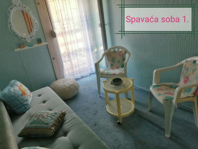 The house is located in the town of Djurmani