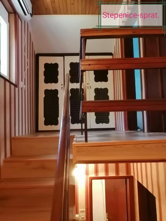 The house is located in the town of Djurmani
