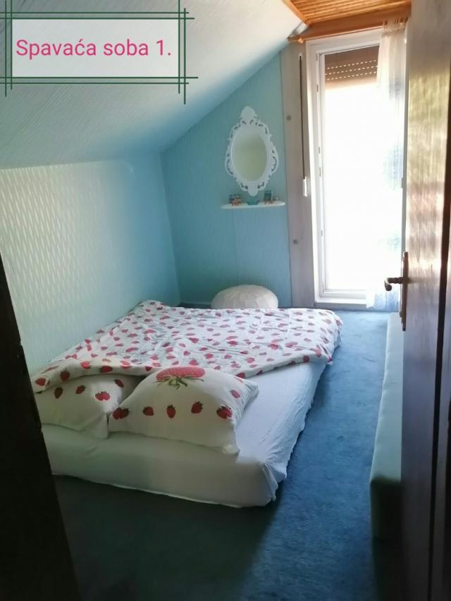 The house is located in the town of Djurmani