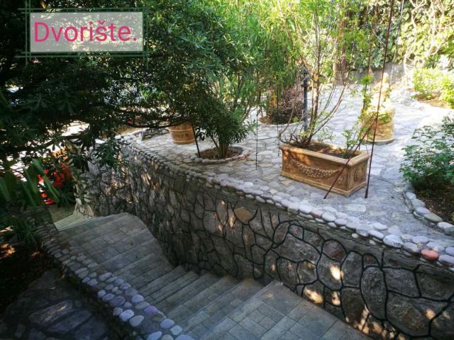 The house is located in the town of Djurmani