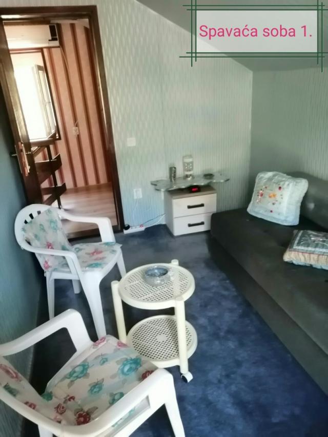 The house is located in the town of Djurmani