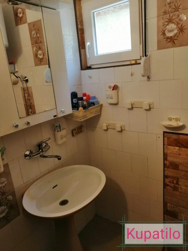 The house is located in the town of Djurmani