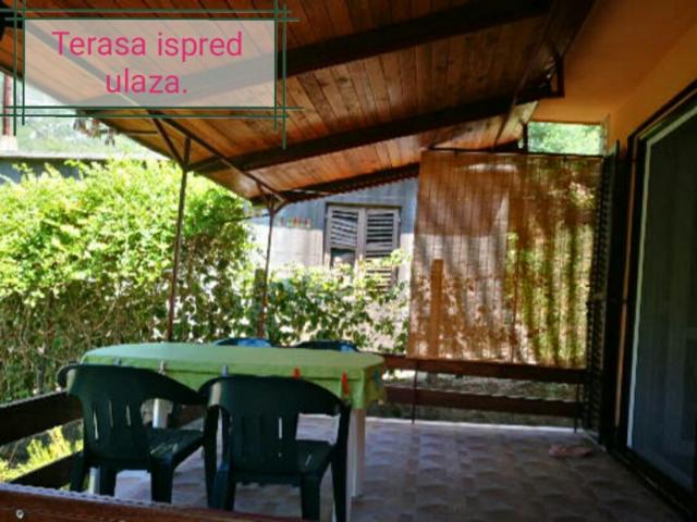 The house is located in the town of Djurmani