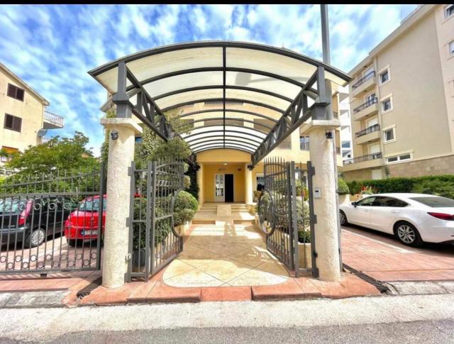 Hotel in Budva with 27 rooms
