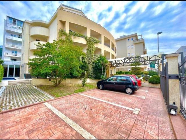 Hotel in Budva with 27 rooms