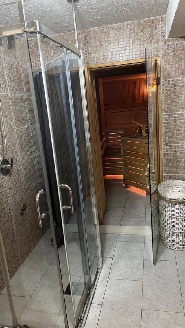 Hotel in Becici with 17 apartments