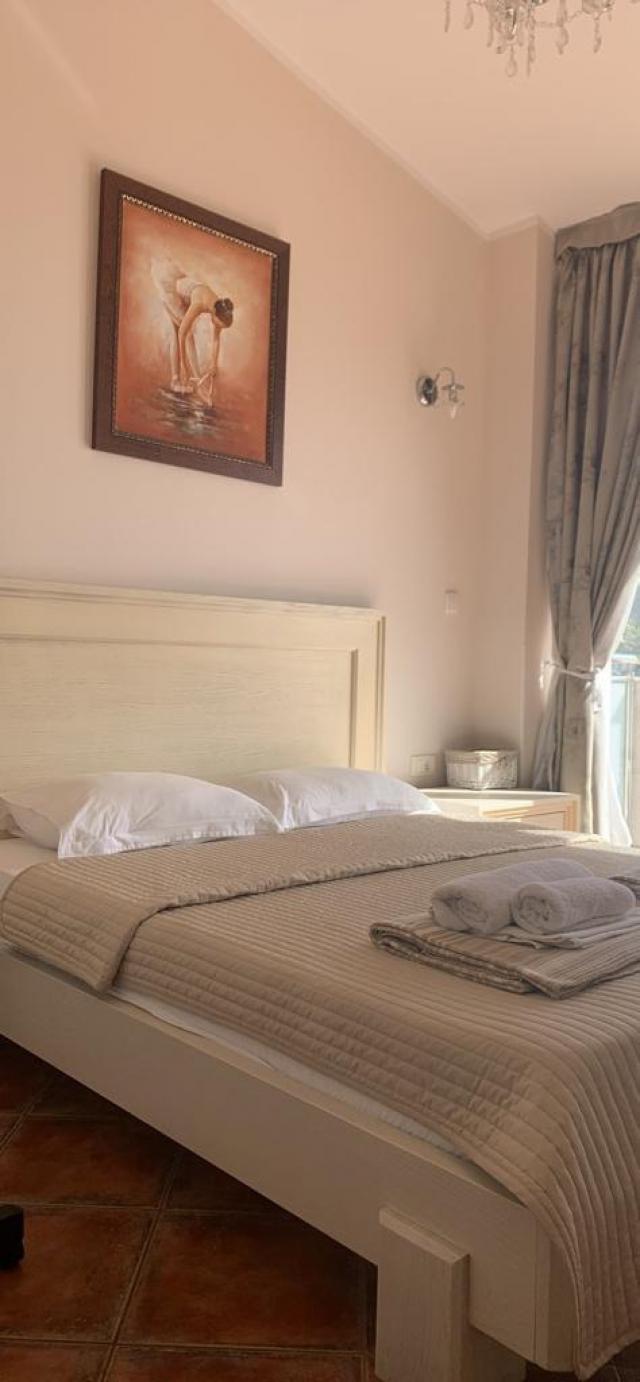 Hotel in Becici with 17 apartments