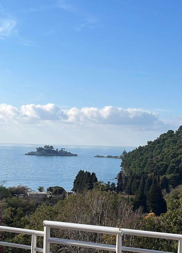 Hotel in Petrovac with 16 rooms