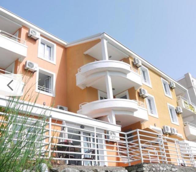 Hotel in Petrovac with 16 rooms
