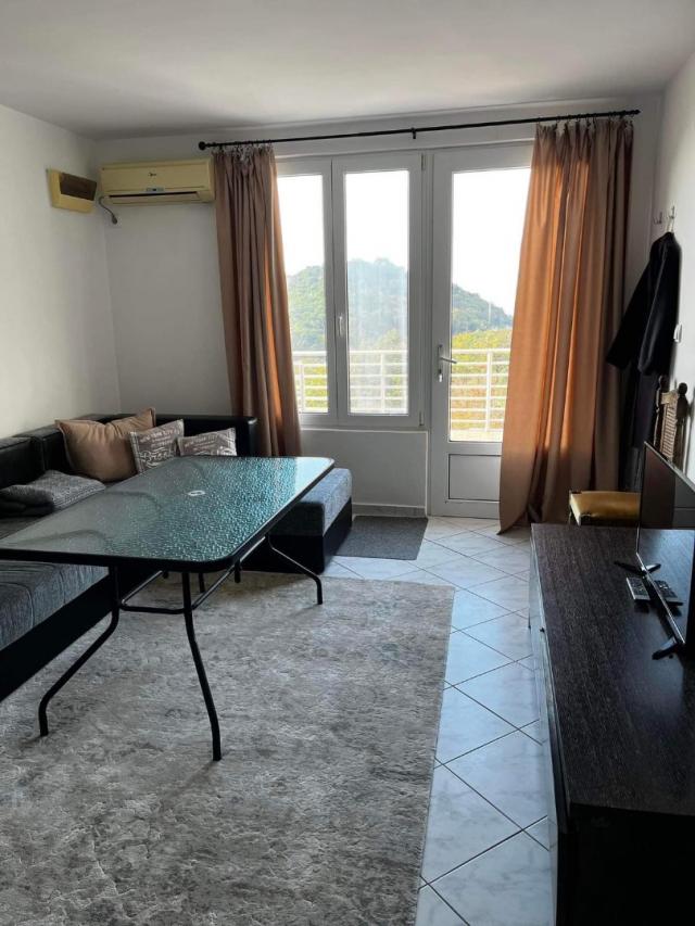 Hotel in Petrovac with 16 rooms