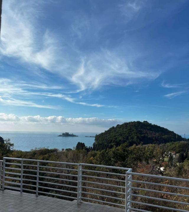 Hotel in Petrovac with 16 rooms