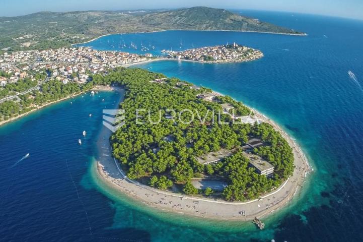 Primošten, Dolac, građevinsko zemljište s pogledom na more, 673 m²