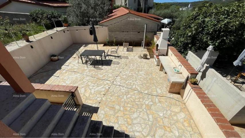 Kuća Prodaja- dvije kuće na odličnoj lokaciji s pogledom na more – Medulin, Vinkuran!