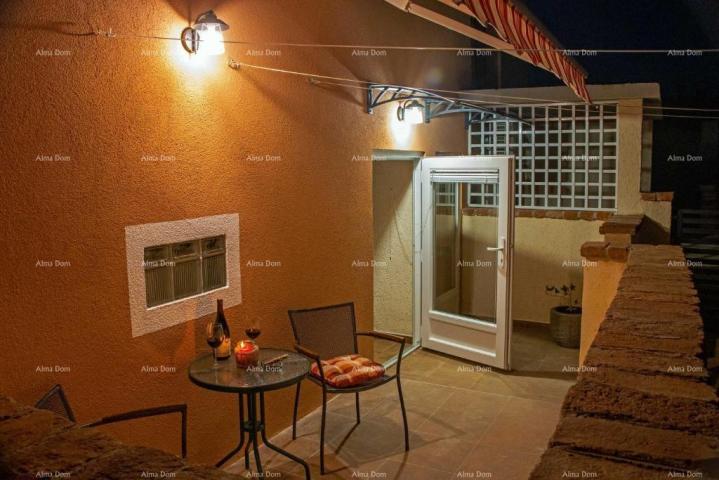 Kuća Prodaja- dvije kuće na odličnoj lokaciji s pogledom na more – Medulin, Vinkuran!