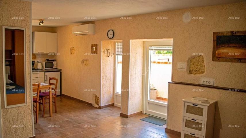 Kuća Prodaja- dvije kuće na odličnoj lokaciji s pogledom na more – Medulin, Vinkuran!