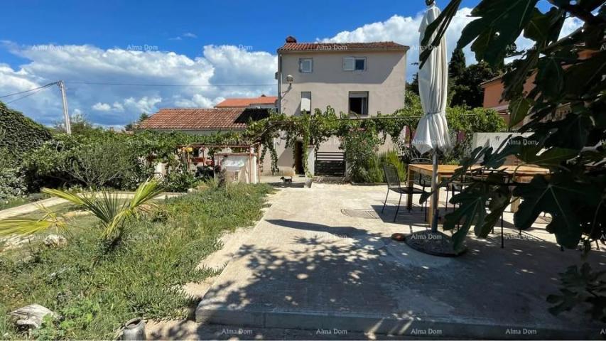 Kuća Prodaja- dvije kuće na odličnoj lokaciji s pogledom na more – Medulin, Vinkuran!