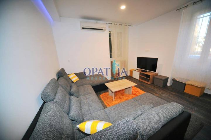 Opatija strogi centar stan 2S+DB, 100 m2, prizemlje