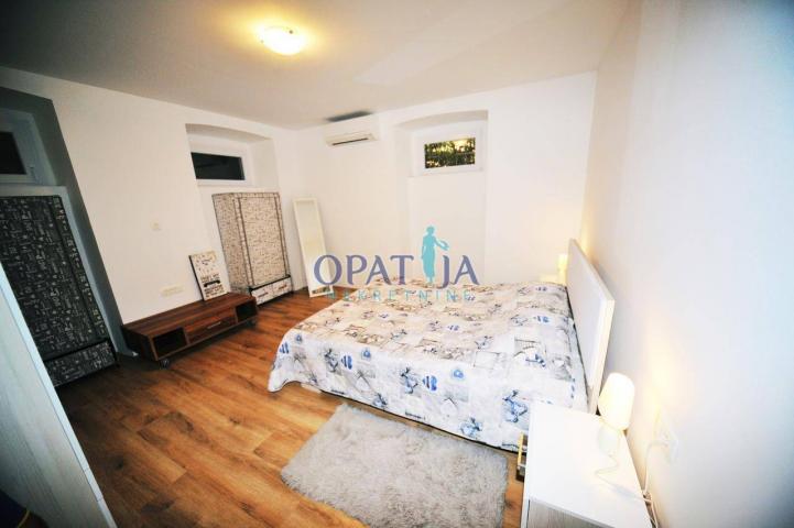 Opatija strogi centar stan 2S+DB, 100 m2, prizemlje
