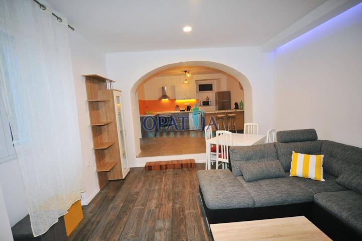Opatija strogi centar stan 2S+DB, 100 m2, prizemlje