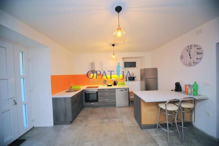 Opatija strogi centar stan 2S+DB, 100 m2, prizemlje