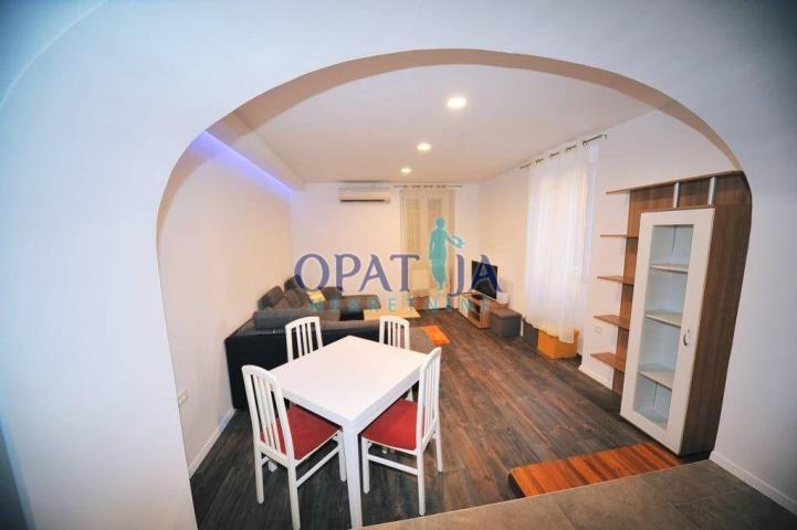 Opatija strogi centar stan 2S+DB, 100 m2, prizemlje