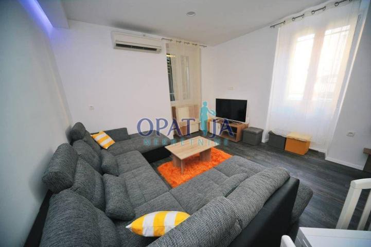 Opatija strogi centar stan 2S+DB, 100 m2, prizemlje