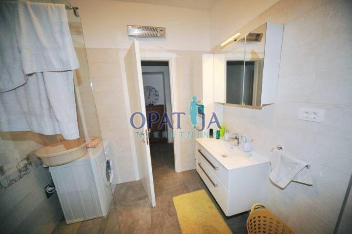 Opatija strogi centar stan 2S+DB, 100 m2, prizemlje