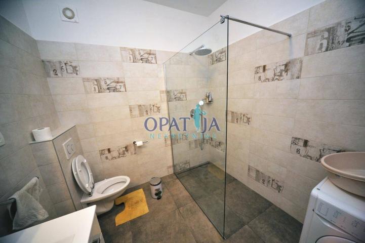Opatija strogi centar stan 2S+DB, 100 m2, prizemlje