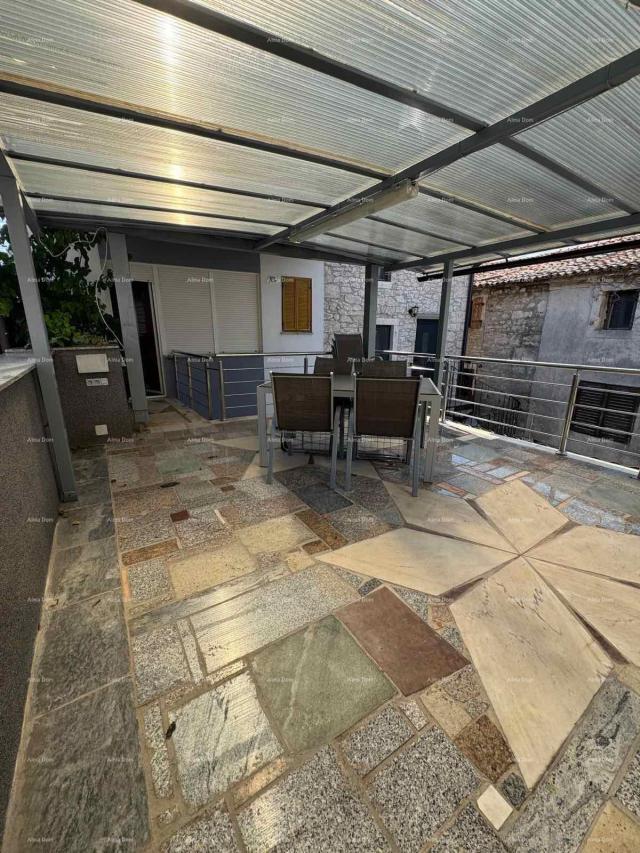 Kuća Prodaja kuće u centru Medulina!