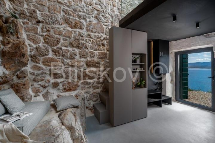 Brač, Murvica novouređen stan 34 m2, panoramski pogled na more