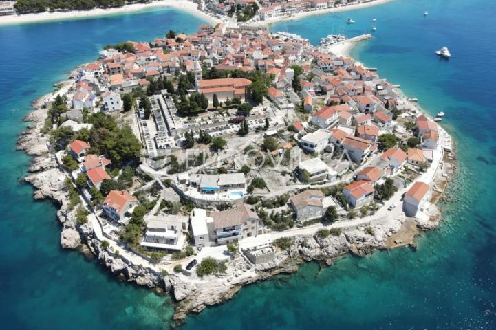 Primošten, dvosobni stan u prizemlju novogradnje s pogledom na more i vrtom