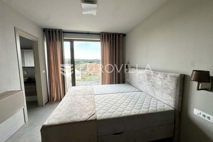 Istra, Banjole, moderna vila s bazenom za dugoročni najam, novogradnja