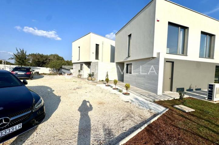 Istra, Banjole, moderna vila s bazenom za dugoročni najam, novogradnja