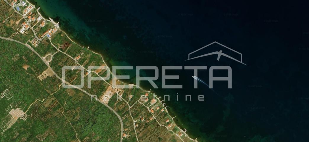 Pašman - građevinsko zemljište 1157 m², prvi red do mora