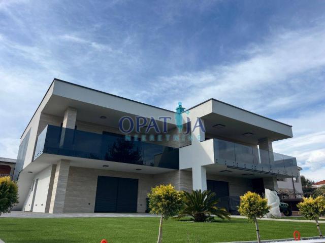 Apartman E2, vrt, južna orijentacija, 450m od mora