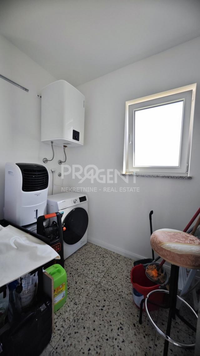 ISTRA, BUZET, KUĆA SA BAZENOM, PRODAJE SE