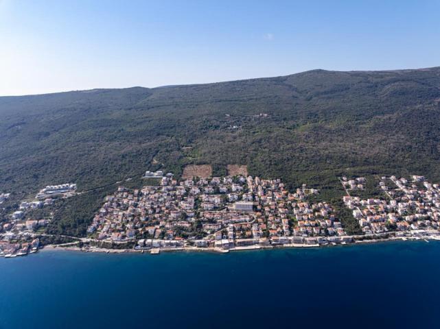 PARCELA ZA OSAM VILA 