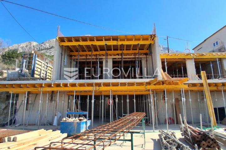 Omiška rivijera, dvosoban stan s pogledom na more, 2. kat moderne novogradnje, 63.15 m²