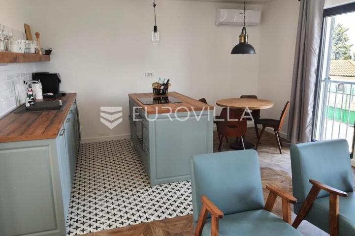 Lovran, predivna kuća s tri apartmana 50 m od mora